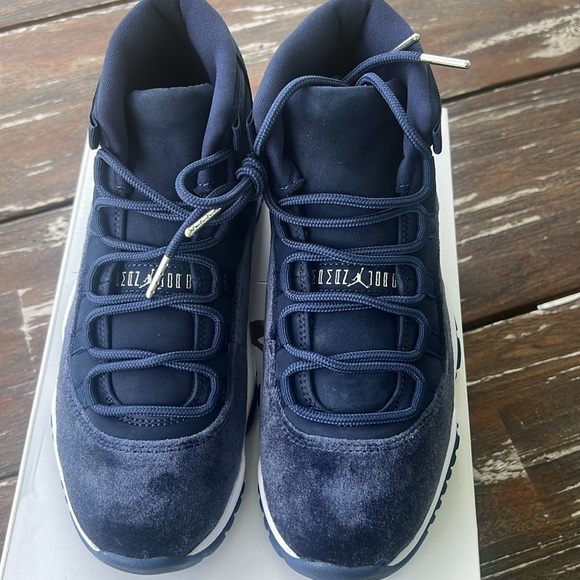 Women’s Air Jordan 11 Retro-sz 7.5